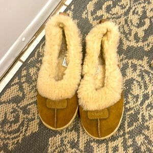 Ugg flats/slippers
